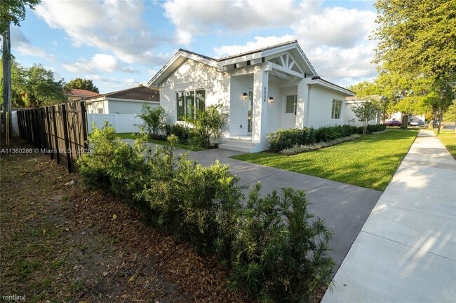 Building Photo - 3 br, 2.5 bath House - 6530 SW 15th St