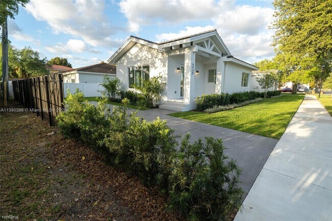 Foto del edificio - 3 br, 2.5 bath House - 6530 SW 15th St