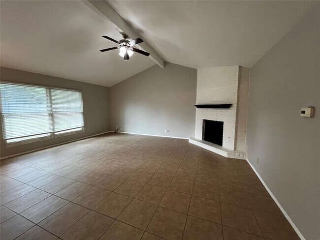 Building Photo - 701 Lasso Dr