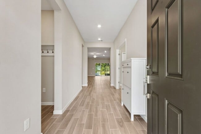 Building Photo - Spacious 3BR/3.5BA Home with Office & Reso...