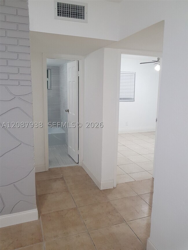 Foto del edificio - 2643 NW 10th St