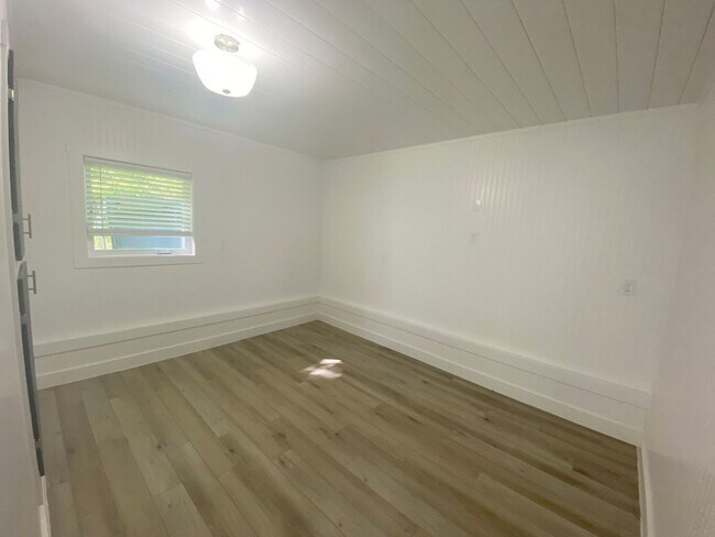 Foto del edificio - 669 W Marine Dr