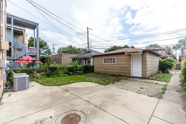 Foto del edificio - 2449 W Fargo Ave