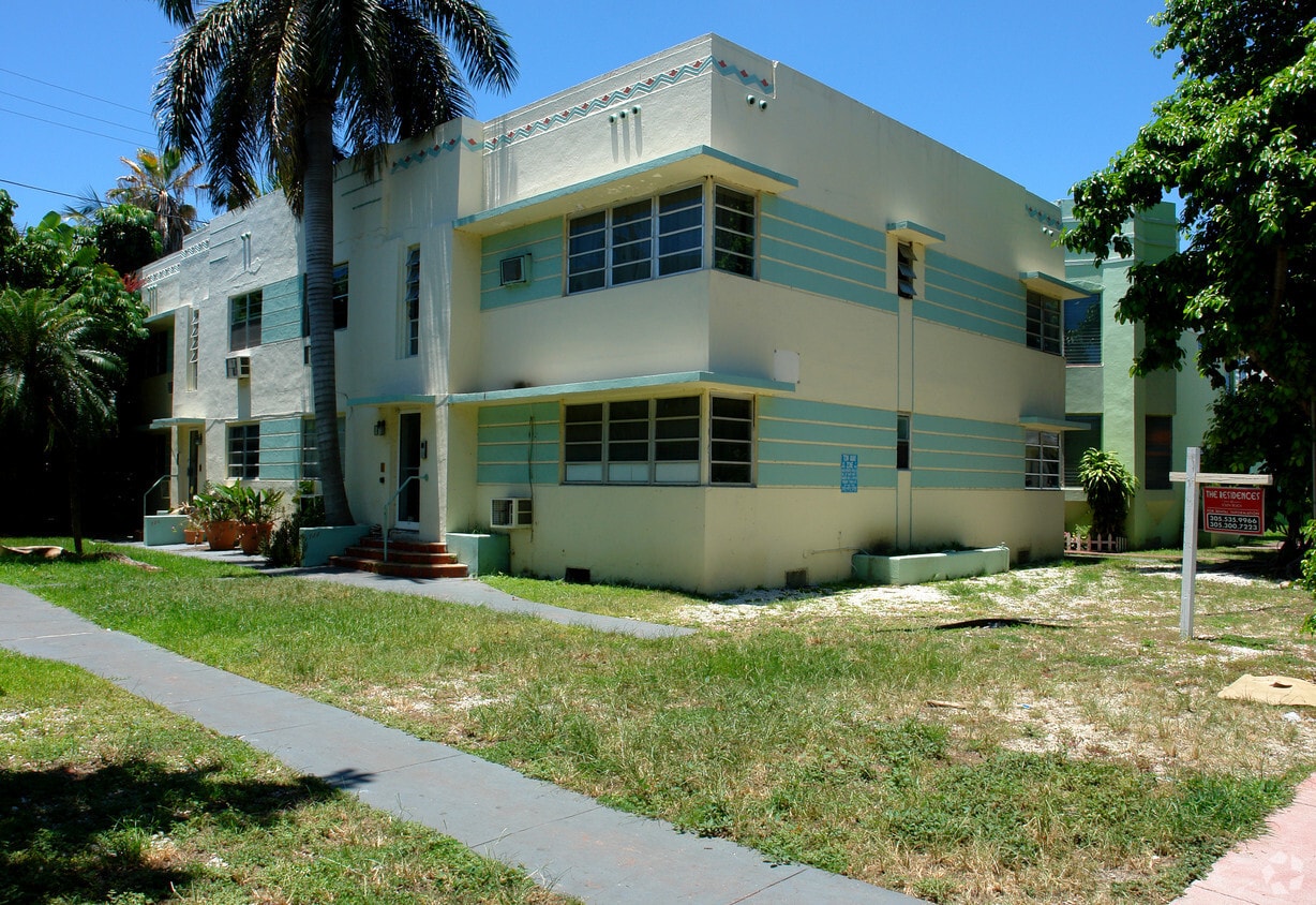Building Photo - 714 15th St