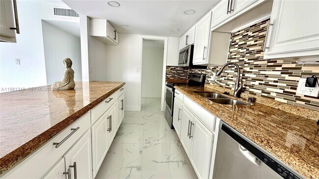 Foto del edificio - 4174 Inverrary Dr