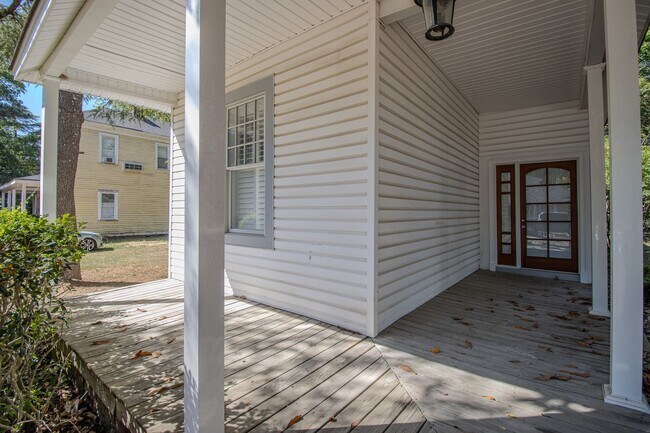Foto del edificio - Historic Charm Meets Modern Living in Olympia – Walk to Williams-Brice Stadium!