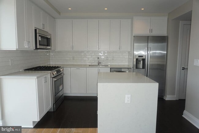 Building Photo - 925 N Fairfax St