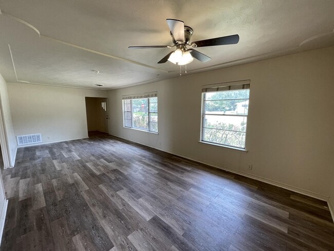 Photo - 1402 Linden Dr House