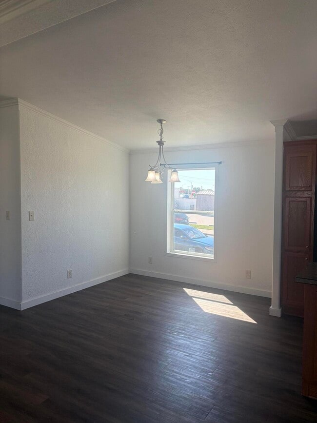 Building Photo - 2331 S Joplin Ave