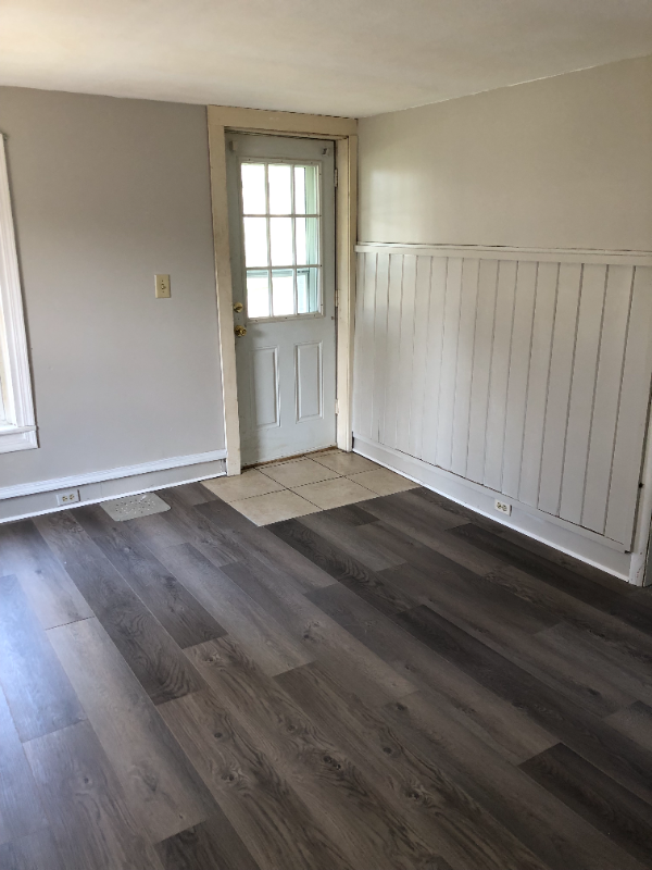Building Photo - 206 Balsam St