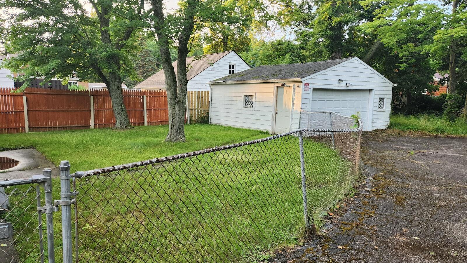 2291 Green Rd Cleveland, OH 44121 – photo 3