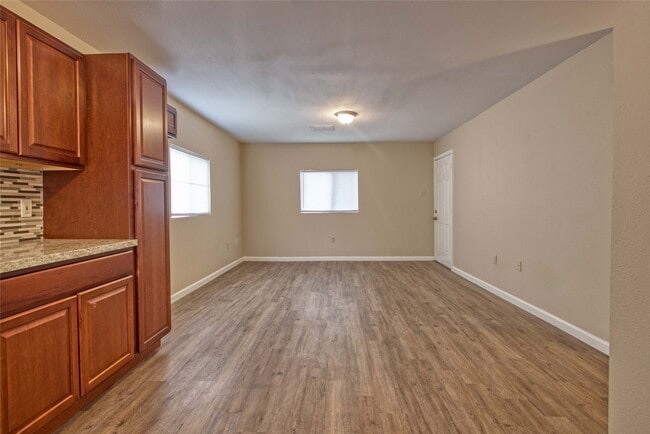 Foto del edificio - 10055 Hardison Ln