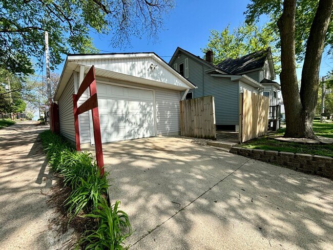 Building Photo - 3+ Bedroom House in Morningside