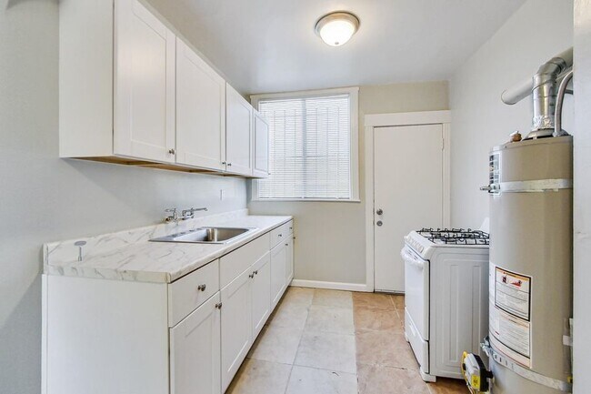 Building Photo - Berkeley Studio In Perfect Neighborhood