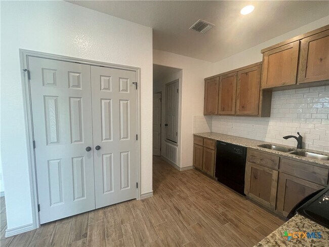 Building Photo - 2408 Duntov Dr