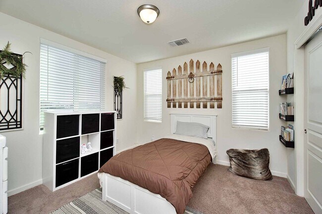 Building Photo - Fresno SouthEast Home, Gated Community, Cl...