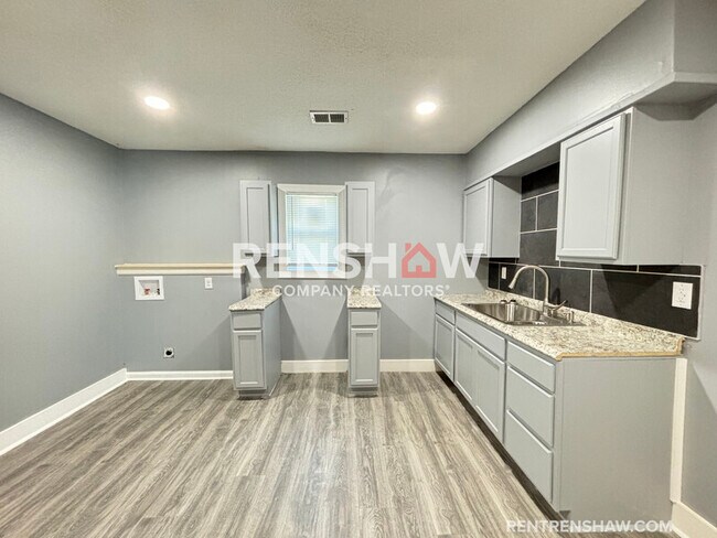 Foto del edificio - 704 Barrett Pl