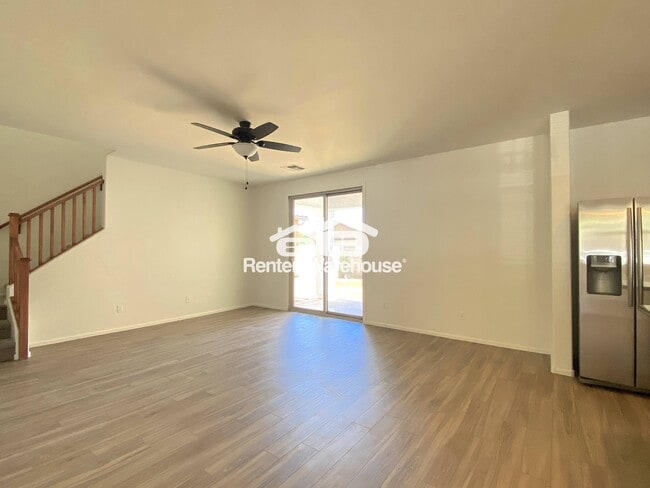 Building Photo - 4149 E Devon Dr