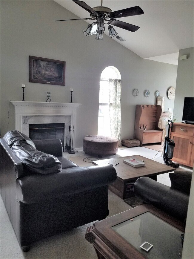 Building Photo - Single Family Home in Belle Hall!
