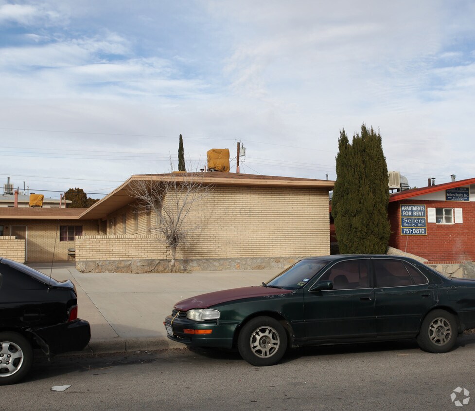 Building Photo - 2605 Morehead Ave