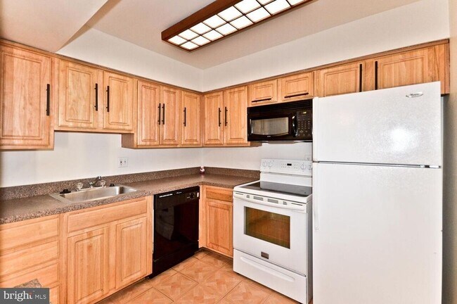 Building Photo - 10127 Prince Pl