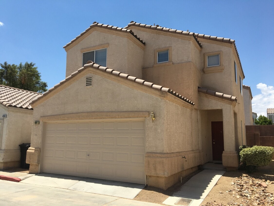 Beautiful Home With Loft! - Beautiful  Home With Loft!