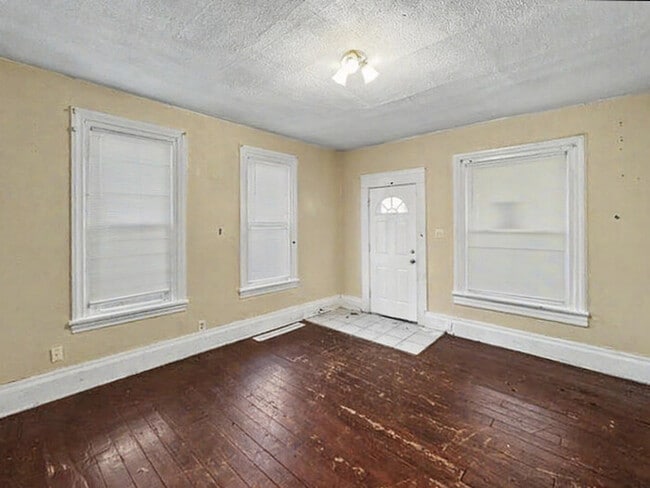 Building Photo - 490 Gage St