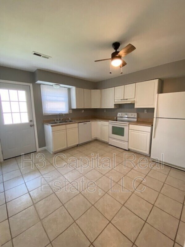 Building Photo - 517 Mockingbird St