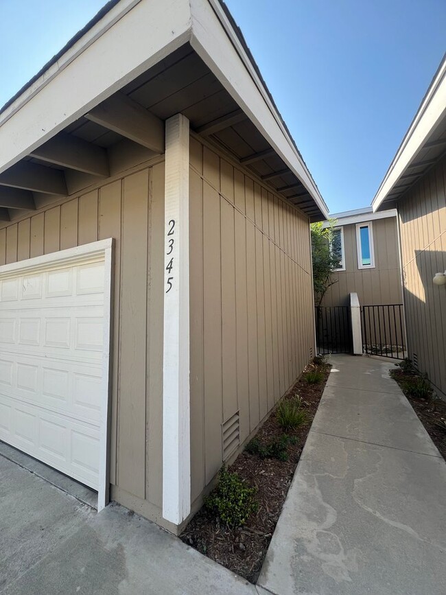 Building Photo - **MOVE IN DEPOSIT SPECIAL** 2 Bedroom 2.5 ...