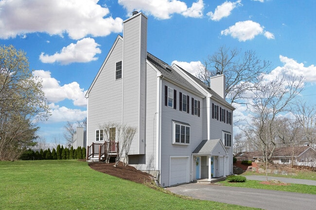 Side Yard & Private Driveway/Garage - 860 Mount Hope St