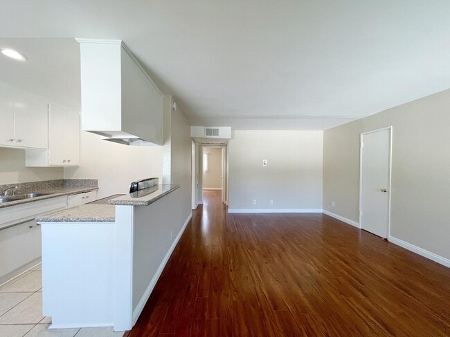 Foto del edificio - 2841 Montrose Ave
