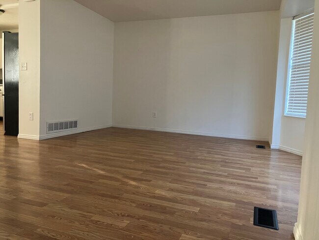 Foto del edificio - 4072 S 4650 W