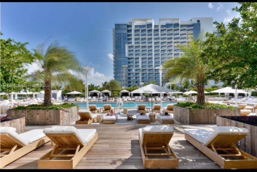 Primary Photo - 2301 Collins Ave