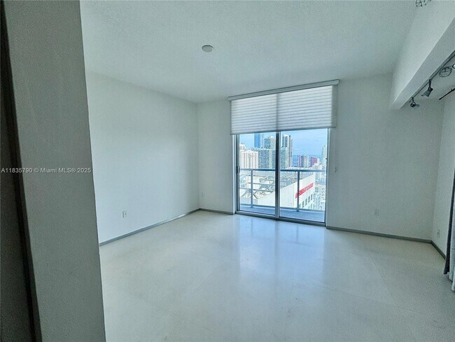 Foto del edificio - 185 SW 7th St