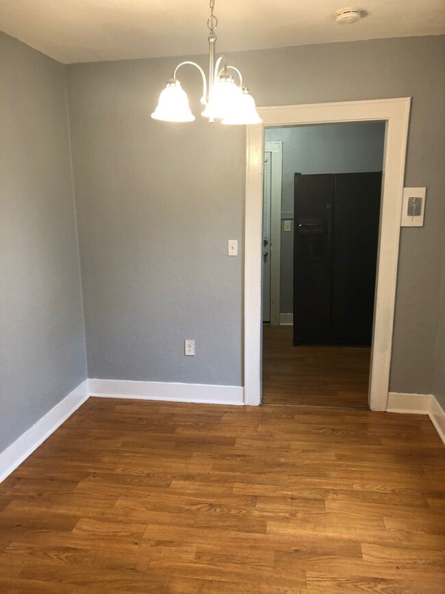 Building Photo - 3 Bed 1 Bath
