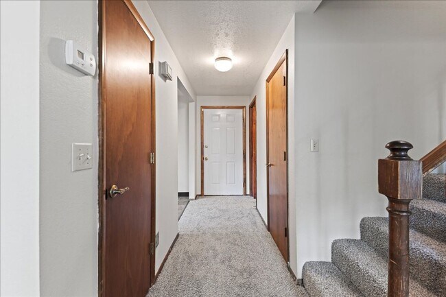 Foto del edificio - 3 Bedroom 1.5 Bathroom Townhome, Convenien...