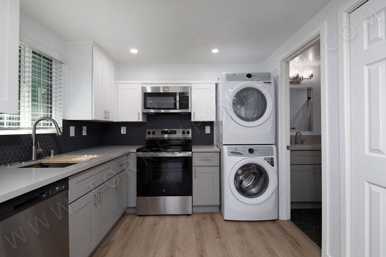 Foto principal - NEW Studio with In-Unit Laundry, Assigned ...