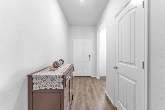 Building Photo - 3-BEDROOM SINGLE STORY HOME IN KENDALL BRO...