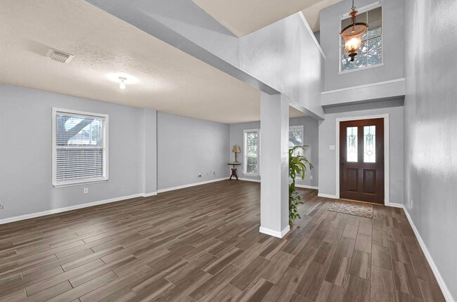 Foto del edificio - 3202 Starbridge Park Ln