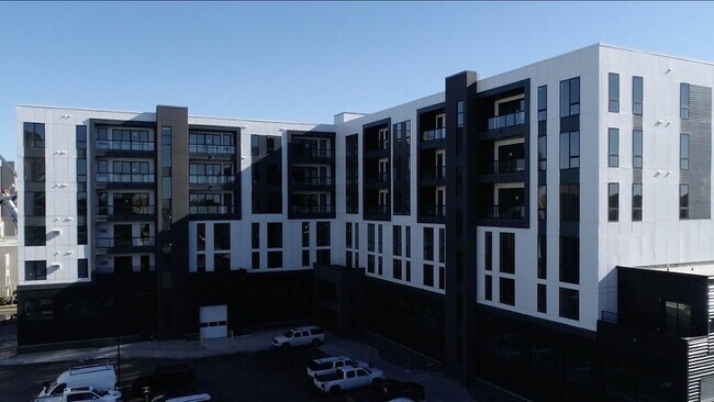 Foto del edificio - 300 Main Ave