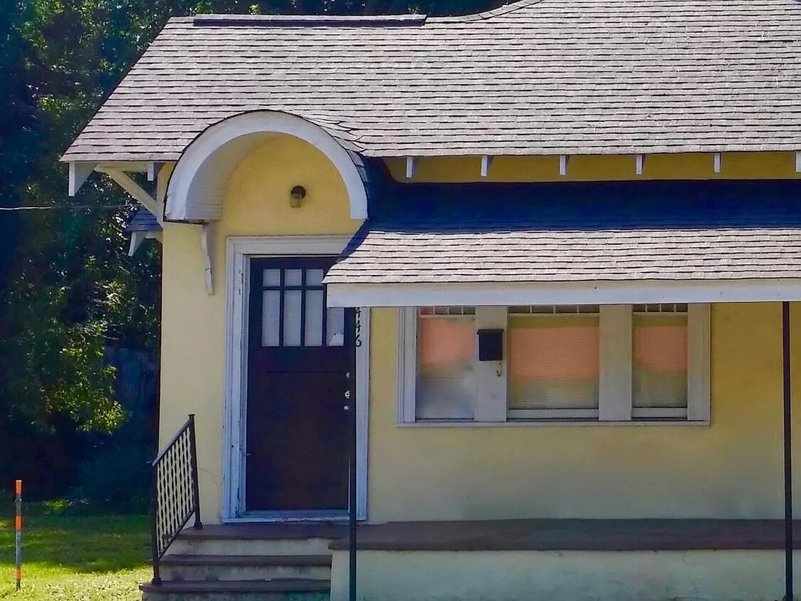 Primary Photo - 446 W Railroad Ave