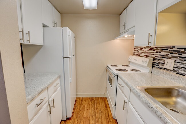 1BD 1BA - 576 SF - Kitchen - Summit View Village Apartments