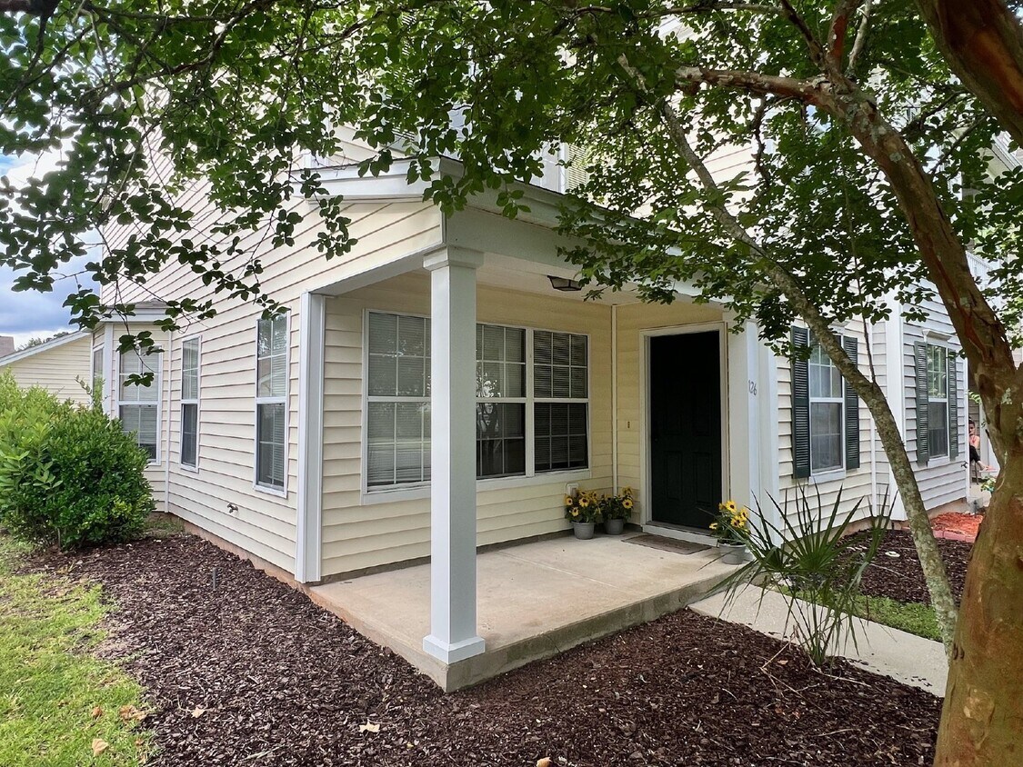 Primary Photo - "Charming 3-Bedroom Townhouse in Universit...