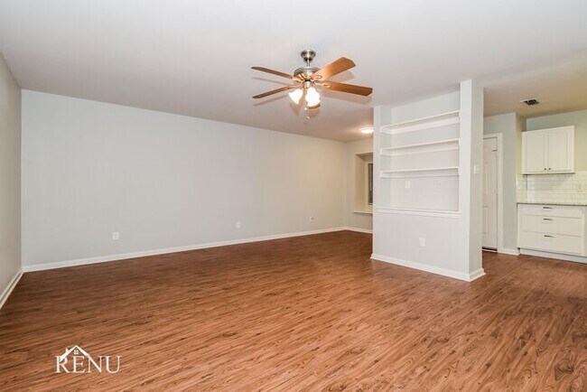 Foto del edificio - 206 Creek Cove Dr