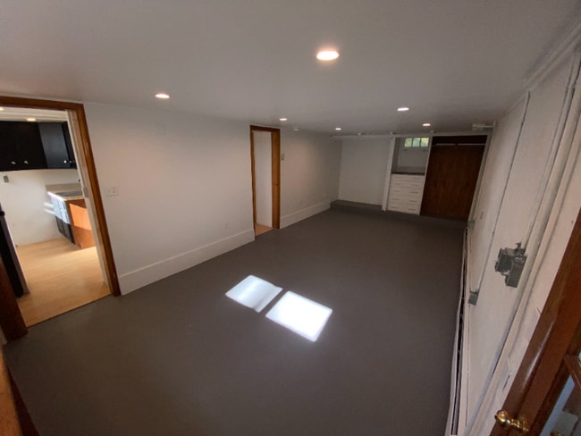 Building Photo - 521 S Bryan Ave