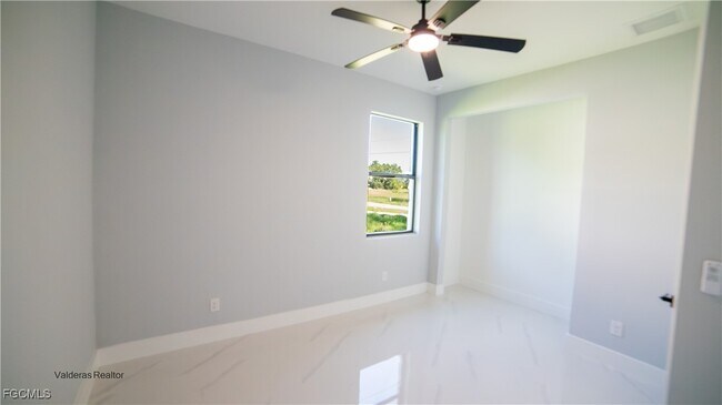 Building Photo - 2401-2403 Matena Ave S