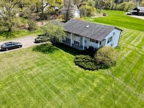 Building Photo - 119 Honness Ln