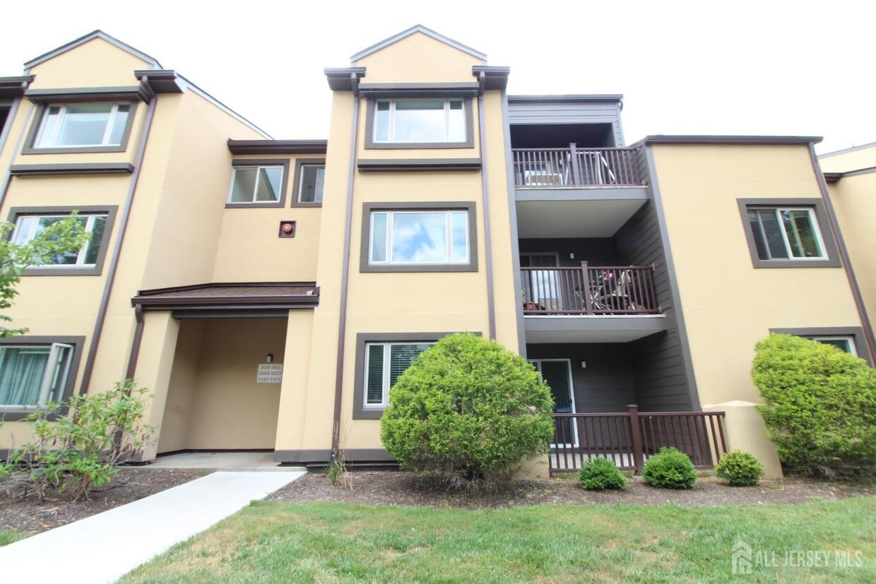 Primary Photo - 3123 Sayre Dr