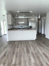 Building Photo - 210 Noble St