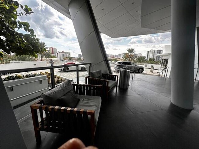 Building Photo - 17001 Collins Ave